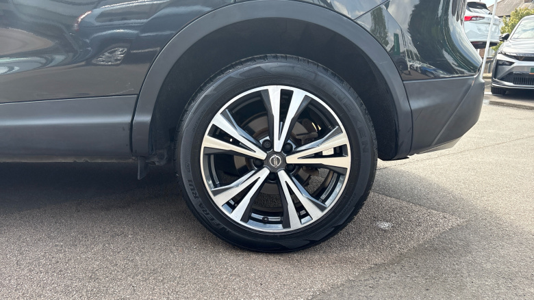 Nissan Qashqai 1.2 DiG-T N-Connecta 5dr Petrol Hatchback
